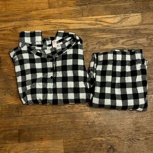 Victoria’s Secret Plaid Fleece Pajama Set
